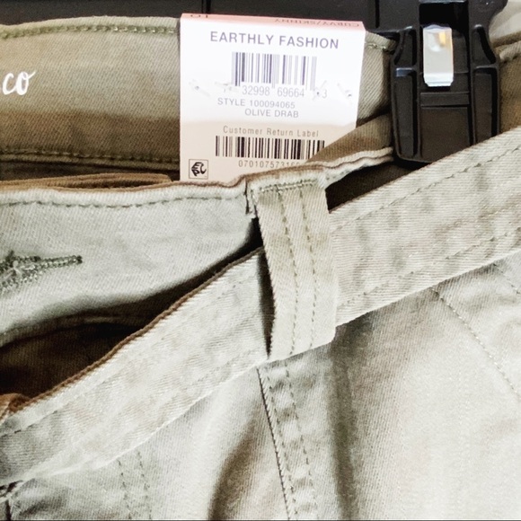 STYLE & CO Cropped Pants. Olive Color. SZ 10 - Picture 3 of 5